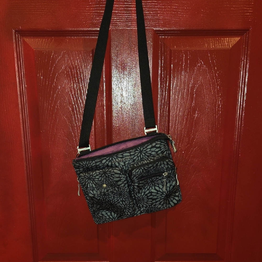 NWOT Baggallini Black and Gray Crossbody Bag with Elegant Design